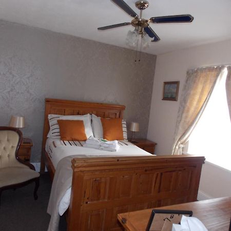 Ivy Bank Guest House Tenby Bagian luar foto