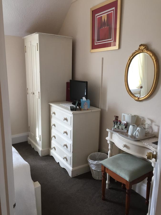 Ivy Bank Guest House Tenby Bagian luar foto