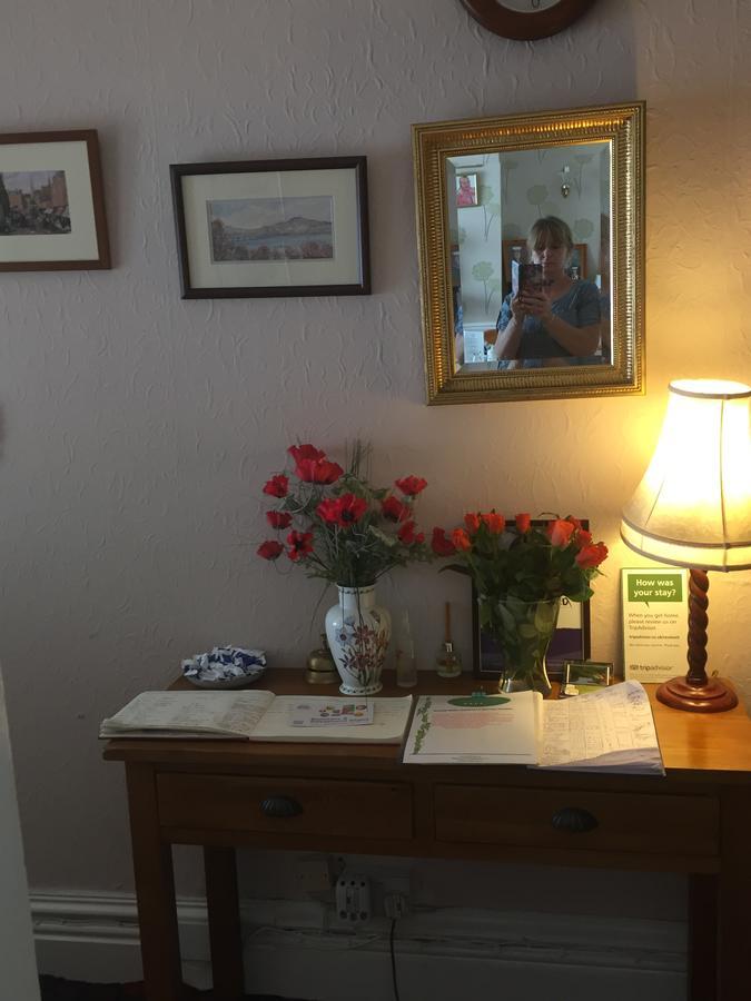 Ivy Bank Guest House Tenby Bagian luar foto