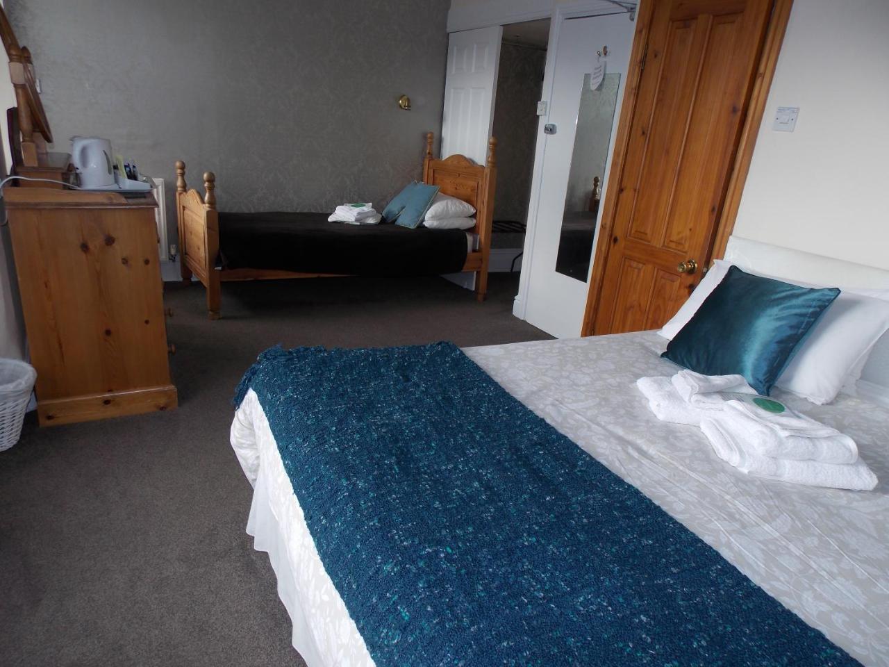 Ivy Bank Guest House Tenby Bagian luar foto