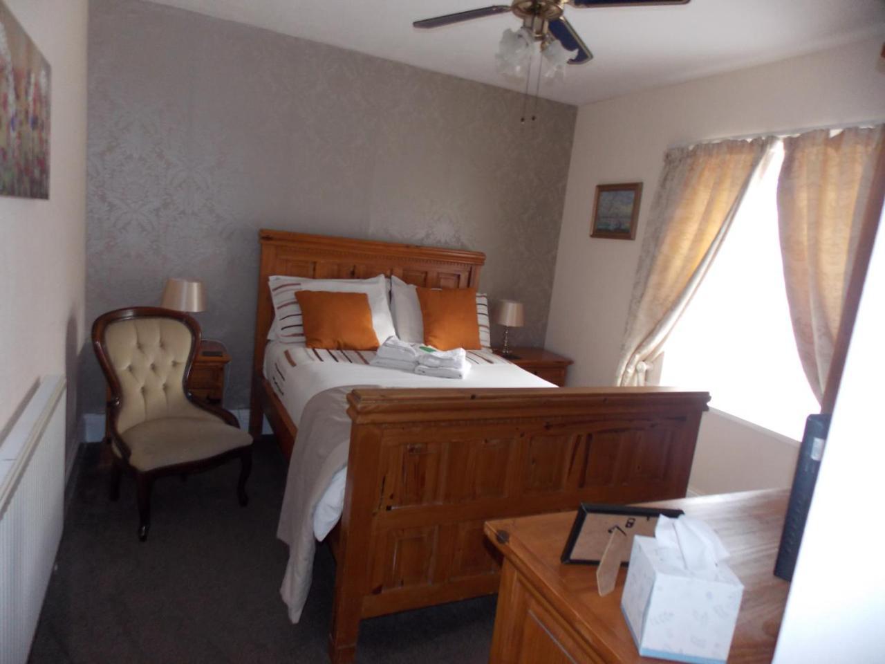 Ivy Bank Guest House Tenby Bagian luar foto