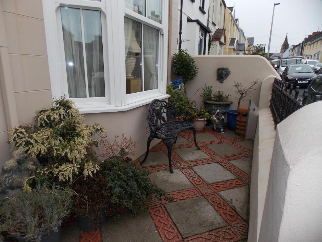 Ivy Bank Guest House Tenby Bagian luar foto