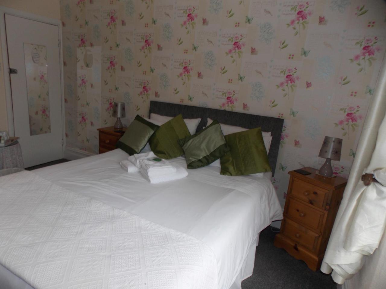 Ivy Bank Guest House Tenby Bagian luar foto