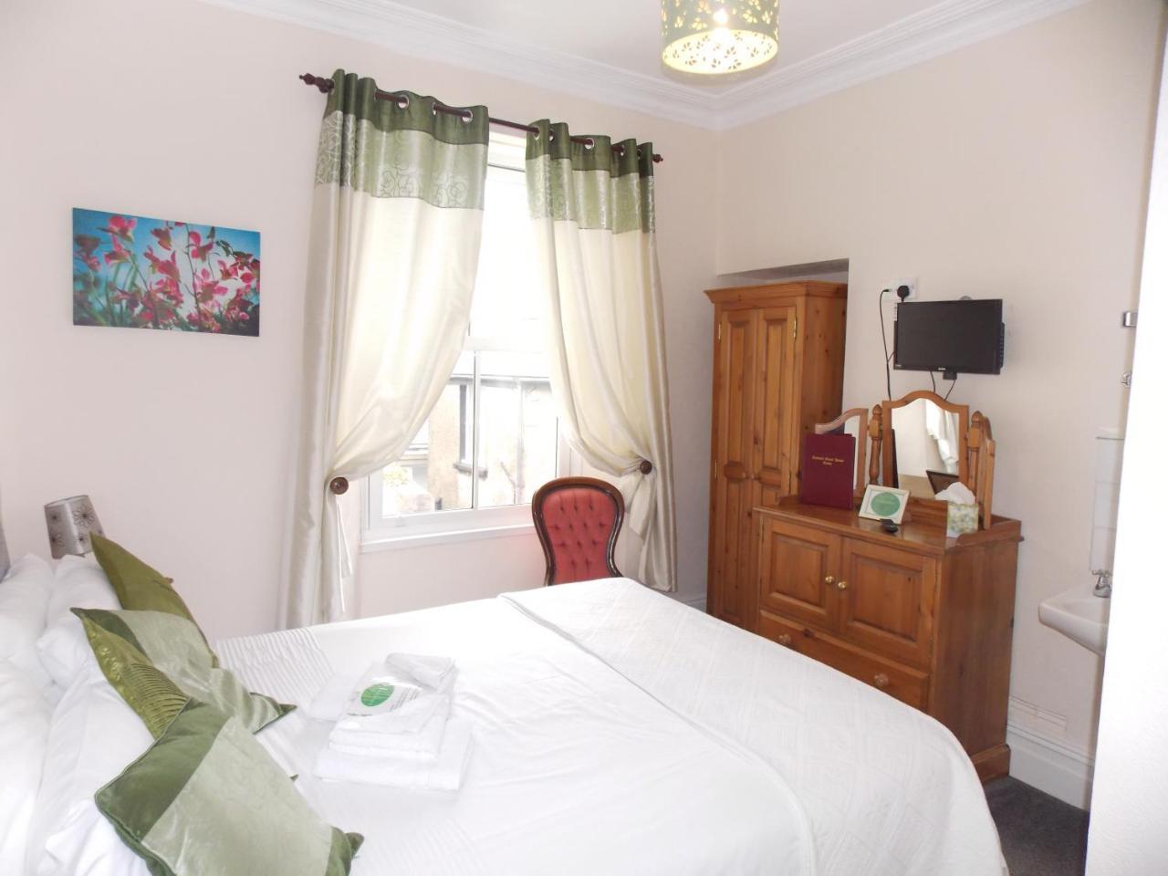 Ivy Bank Guest House Tenby Bagian luar foto