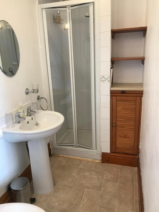 Ivy Bank Guest House Tenby Bagian luar foto