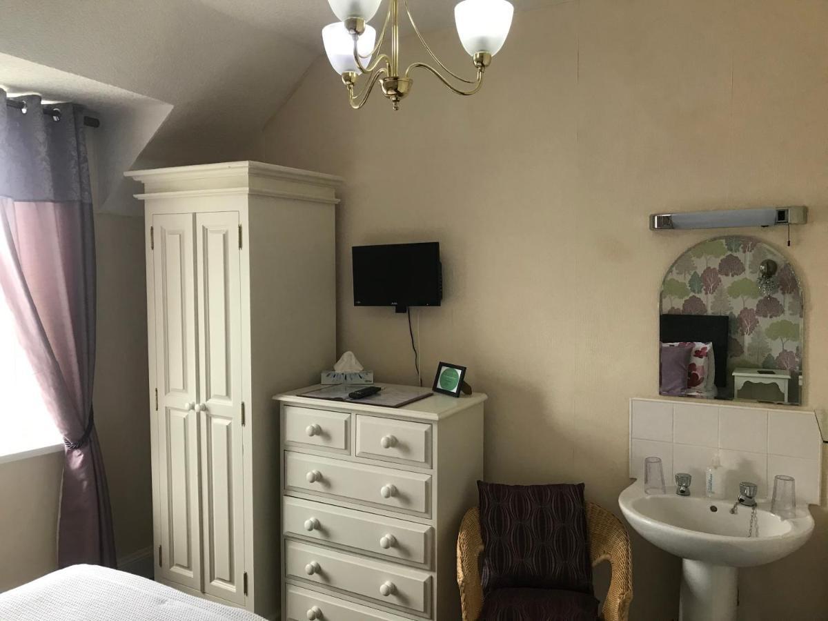 Ivy Bank Guest House Tenby Bagian luar foto