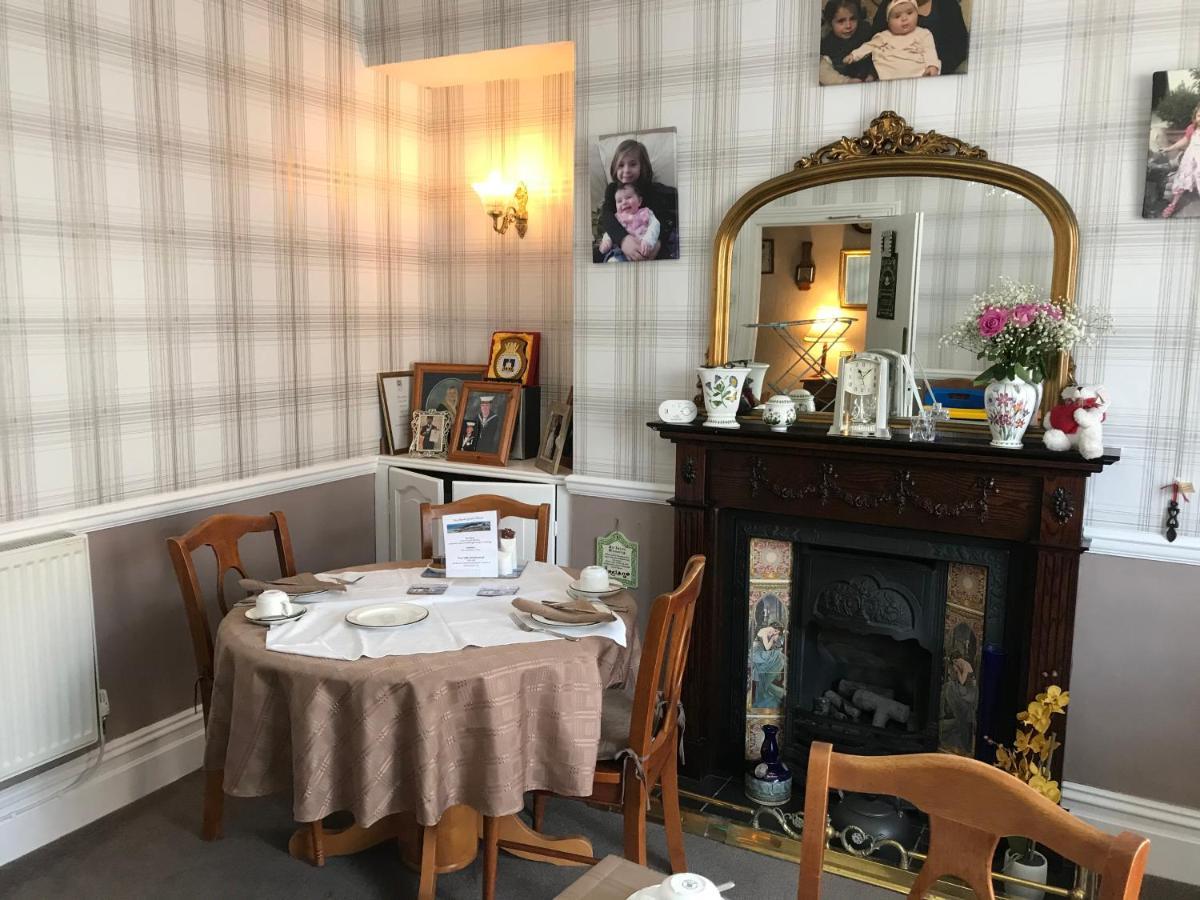 Ivy Bank Guest House Tenby Bagian luar foto